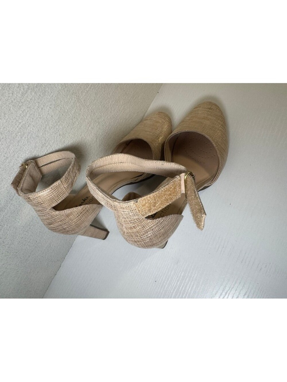 Clarks Collection Women's Ambyr Skip Beige Metallic Ankle Strap Heels Size 8 US - Picture 9 of 11